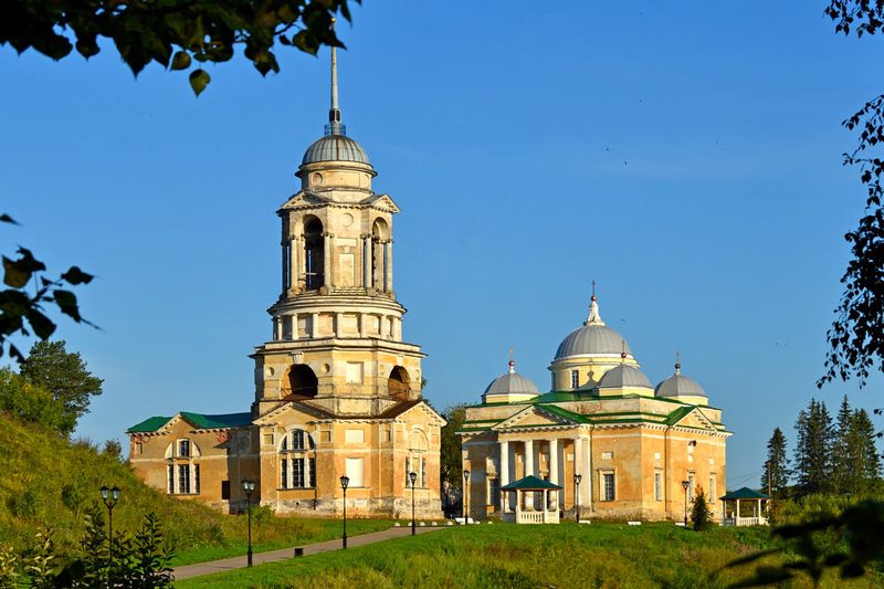 Борисоглебский собор и колокольня в Старице