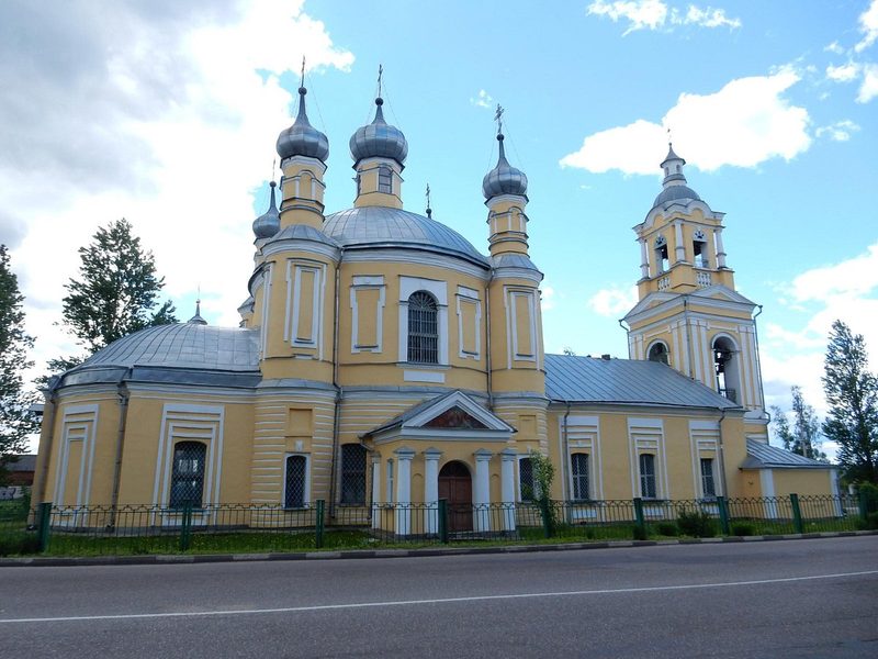 Ильинская церковь в Старице, вид с улицы